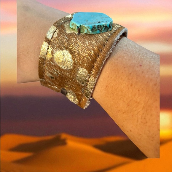 Navajo hand cut Natural Turquoise and Golden Calfskin Leathet‎ Cuff Bracelet - Picture 2 of 3